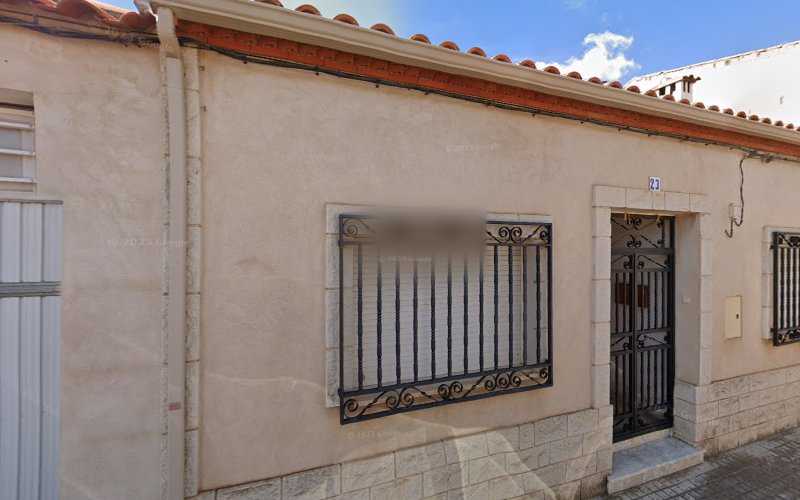 Fotografia tomada fuera de Talleres Mecinas - Tienda de armarios en Moral de Calatrava, Ciudad Real