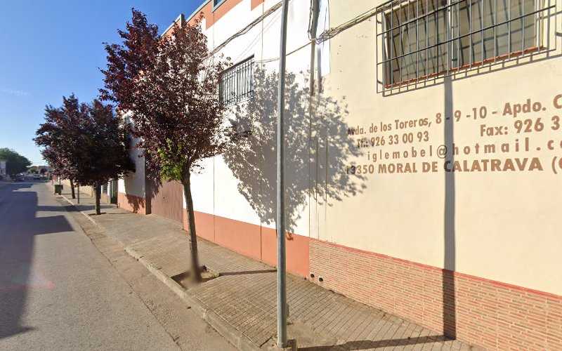 Fotografia tomada fuera de Distribuciones Iglemobel SL - Mayorista de muebles en Moral de Calatrava, Ciudad Real