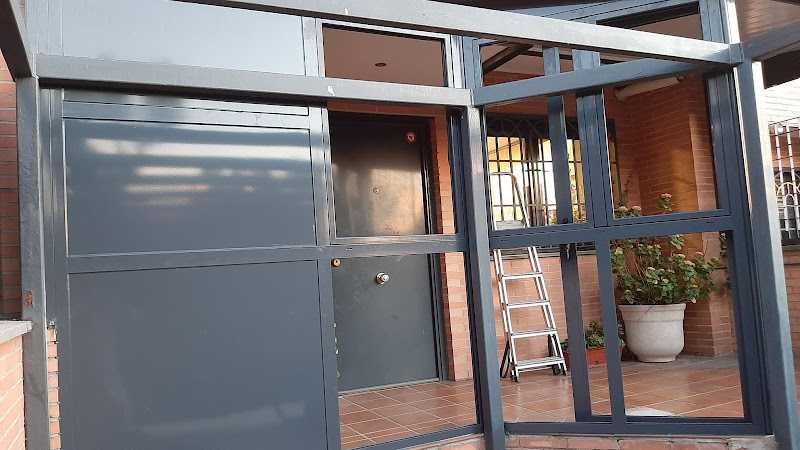 Fotografia tomada fuera de PERSIANAS y ALUMINIOS LOZANO S.L. - Carpintería metálica y de aluminio en Mejorada del Campo, Madrid