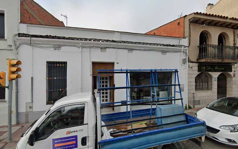 Fotografia tomada fuera de Taller Joan Roca - Carpintería metálica y de aluminio en Llinars del Vallès, Barcelona