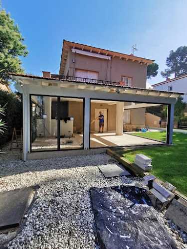 Fotografia tomada fuera de Carpintería De Aluminio Nou Stil - Carpintería metálica y de aluminio en Terrassa, Barcelona