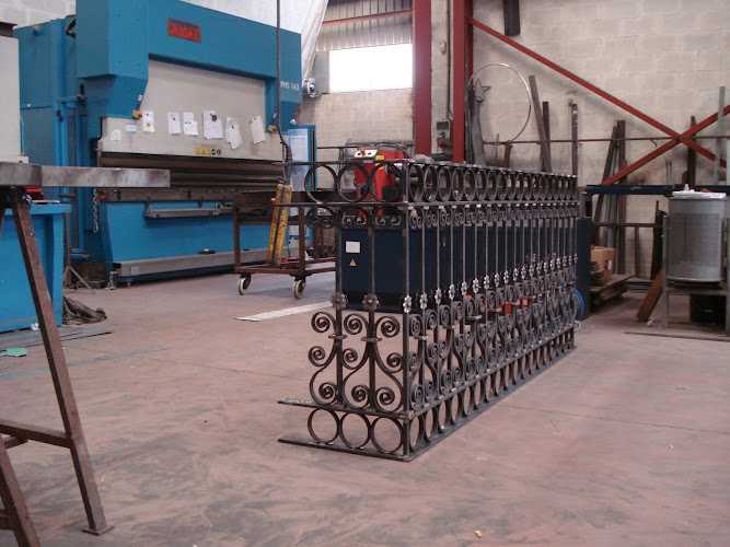 Fotografia tomada fuera de Cm Ferrer Almeria - Carpintería metálica y de aluminio en Huércal de Almería, Almería