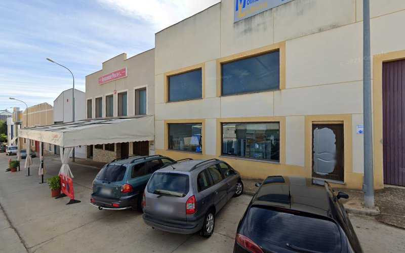 Fotografia tomada fuera de Carpintería Molina Ledesma - Carpintería metálica y de aluminio en Zarza (La), Badajoz