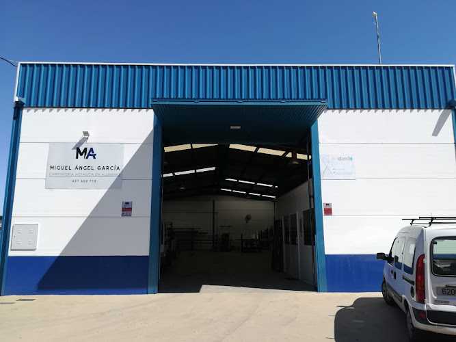 Fotografia tomada fuera de MIGUEL ANGEL GARCIA DELGADO - Carpintería metálica y de aluminio en Hinojosa del Duque, Córdoba