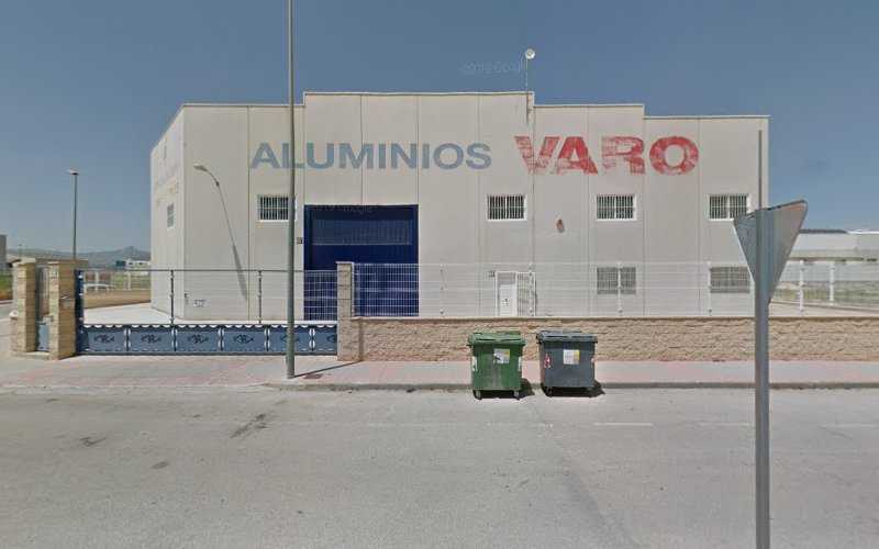 Fotografia tomada fuera de Aluminios Varó - Carpintería metálica y de aluminio en Granja de Rocamora, Alicante