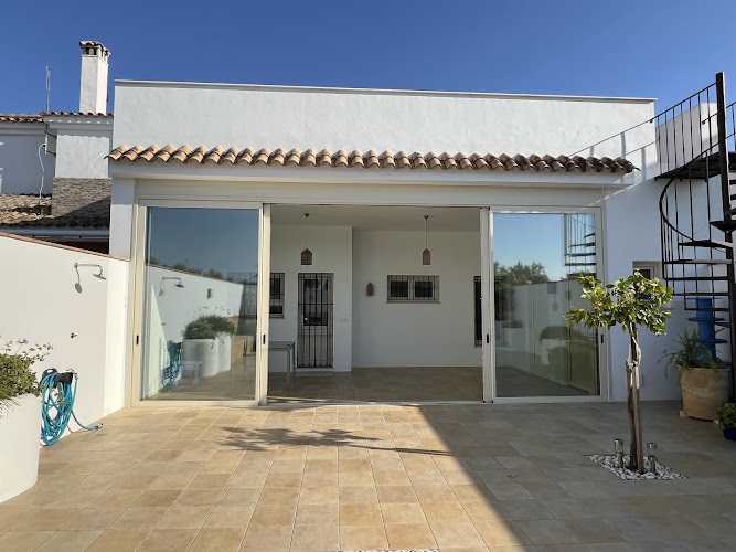 Fotografia tomada fuera de Aluminios Selu García - Carpintería metálica y de aluminio en Lebrija, Sevilla