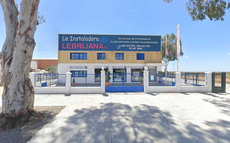 Fotografia tomada fuera de Aluminios Hermanos Silva - Carpintería en Lebrija, Sevilla