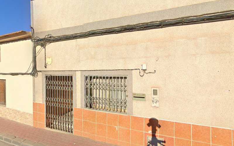 Fotografia tomada fuera de Talleres Antonio Abellán S L - Tienda de armarios en Ñora ( La ), Murcia