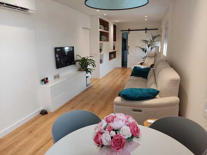 Fotografia tomada fuera de Carpintería Laura Egea - Carpintería en Cartagena, Murcia