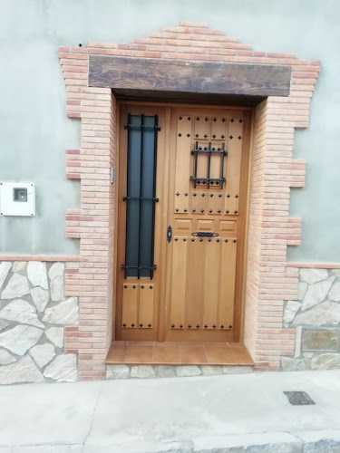 Fotografia tomada fuera de Carpintería Caputbovense - Carpintería en Cabeza del Buey, Badajoz