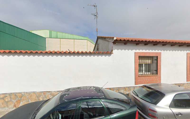 Fotografia tomada fuera de Tapiceria Antonio - Upholstery shop en La Mata, Toledo
