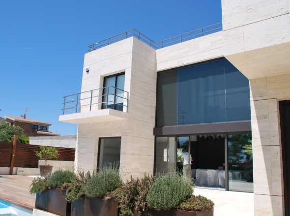 Fotografia tomada fuera de Jose Bassa Arnan - Metal·listeria en L'Arboç, Tarragona