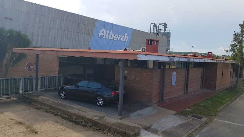 Fotografia tomada fuera de Alberch - Botiga de materials de fusteria en Arboç (L'), Tarragona