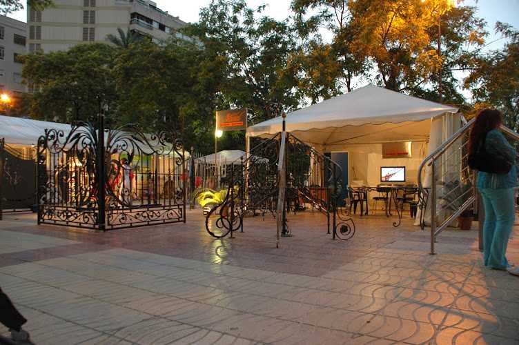 Fotografia tomada fuera de Nadal Cerrajería Decoración, sl - Carpintería metálica y de aluminio en Novetlè, Valencia