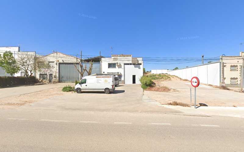 Fotografia tomada fuera de Diseño + Interiorismo - Tienda de muebles de cocina en Iniesta, Cuenca