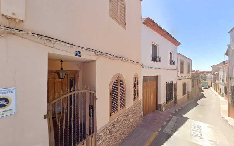 Fotografia tomada fuera de Decoraciones Joancar - Tienda de muebles en Iniesta, Cuenca