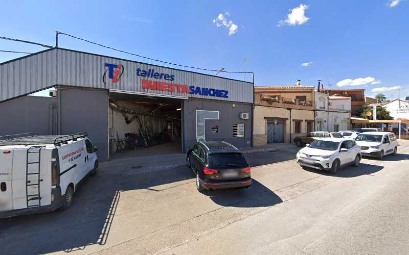 Fotografia tomada fuera de Talleres Iniesta - Carpintería metálica y de aluminio en Alpera, Albacete