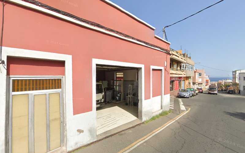 Fotografia tomada fuera de Macalun - Carpintería metálica y de aluminio en Ingenio, Las Palmas