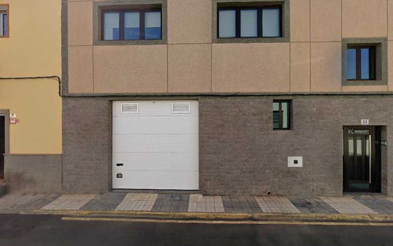 Fotografia tomada fuera de Aluminios Garoé - Carpintería en Carrizal, Las Palmas