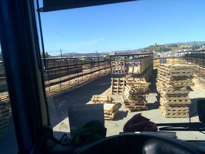 Fotografia tomada fuera de Contrachapados Monrroy - Establecimiento de venta de madera en Montserrat, Valencia