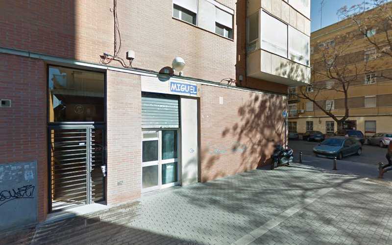 Fotografia tomada fuera de Carpintería de aluminio Miguel Pérez - Carpintería metálica y de aluminio en Valencia, Valencia