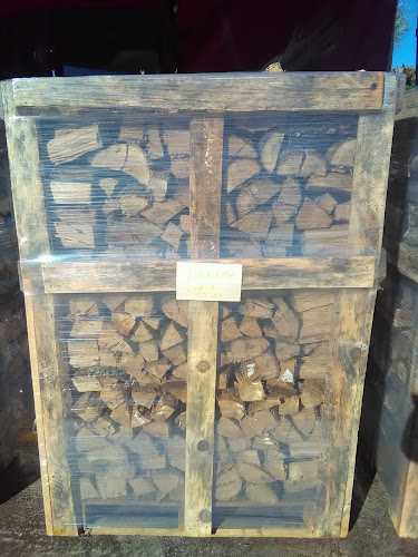 Fotografia tomada fuera de Viñaesquinada, Venta De Leña - Establecimiento de venta de madera en Mombeltrán, Ávila