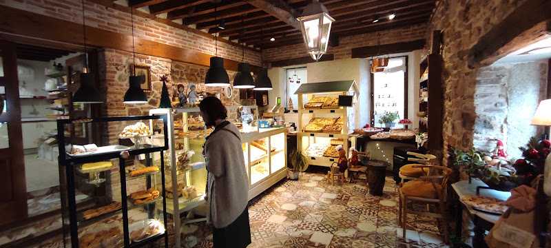 Fotografia tomada fuera de Panadería ArteSano-dulces caseros - Panadería en Mombeltrán, Ávila