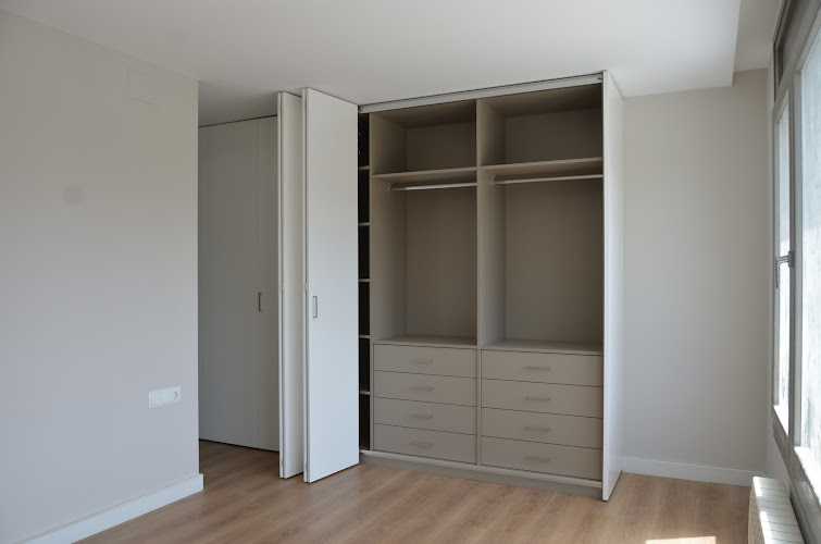 Fotografia tomada fuera de Isart Interiors, S.L. - Fuster en Igualada, Barcelona