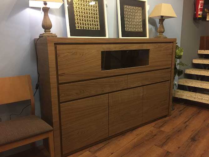 Fotografia tomada fuera de Muebles Magriñà - Botiga de mobles en Masllorenç, Tarragona