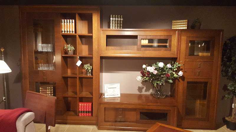 Fotografia tomada fuera de Mobles Güell - Botiga de mobles en Masllorenç, Tarragona