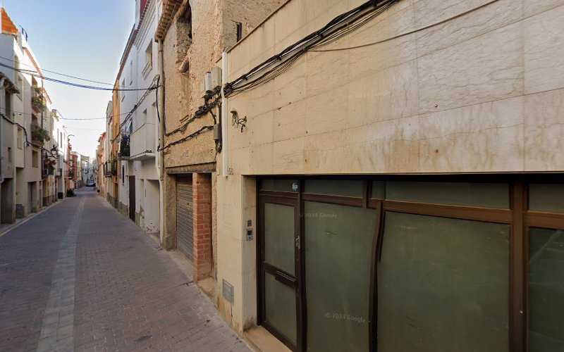 Fotografia tomada fuera de juan francisco borrell - Carpintero en Vallmoll, Tarragona