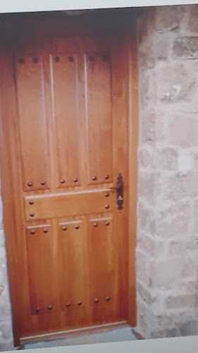 Fotografia tomada fuera de Maderal iscar - Fábrica de puertas en Segovia, Segovia