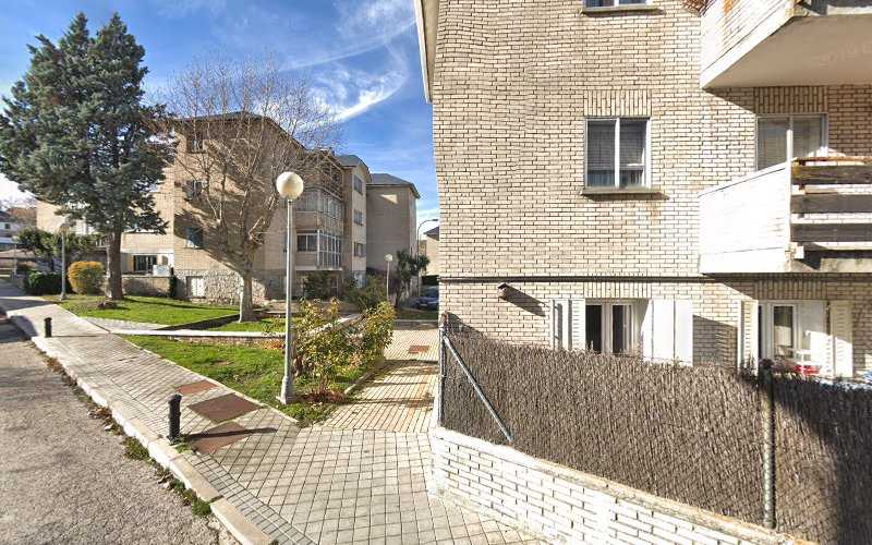 Fotografia tomada fuera de CARPINTERÍA HERMANOS MARTÍN RAMOS - Carpintería en San Rafael, Segovia