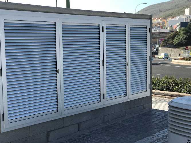 Fotografia tomada fuera de Aluminios RMG - Carpintería metálica y de aluminio en Las Palmas de Gran Canaria, Las Palmas