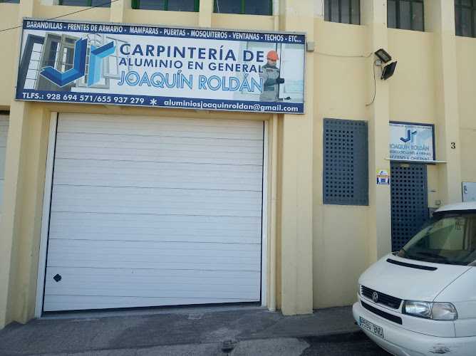 Fotografia tomada fuera de Aluminios Joaquin Roldan - Carpintería metálica y de aluminio en Valle de Jinamar, Las Palmas