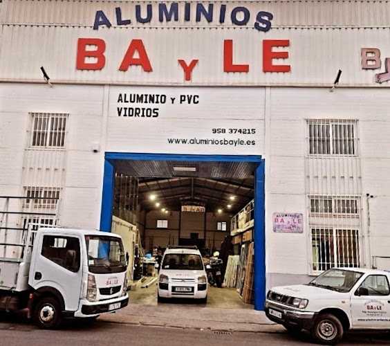 Fotografia tomada fuera de Aluminios Bayle S.L. - Carpintería metálica y de aluminio en Ogíjares, Granada