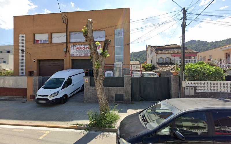 Fotografia tomada fuera de Carpintería y Cerrajería Mayo - Carpintería metálica y de aluminio en Montcada i Reixac, Barcelona