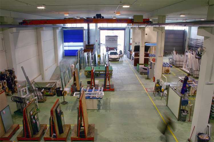 Fotografia tomada fuera de Hermanos Almansa (Central - Moncada i Reixac) - Carpintería metálica y de aluminio en Montcada i Reixac, Barcelona