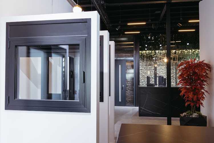 Fotografia tomada fuera de KIALUM - Grupo Almansa (Montcada i Reixac) - Carpintería metálica y de aluminio en Montcada i Reixac, Barcelona