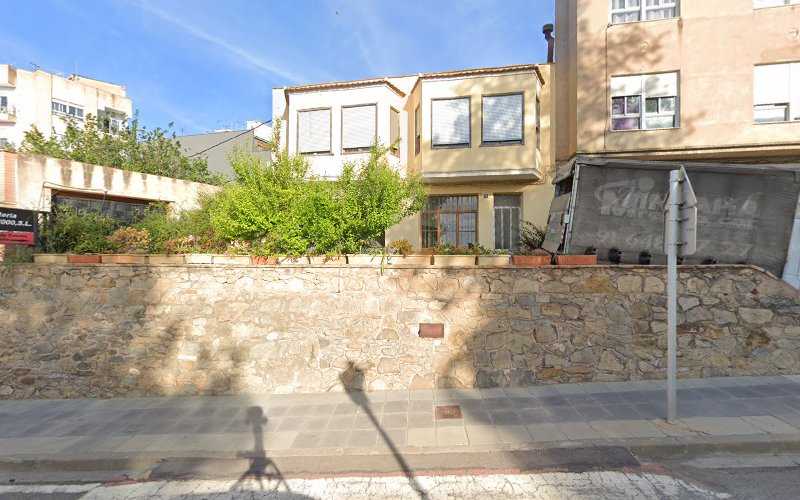 Fotografia tomada fuera de Carpintería Mira 2000 - Tienda de armarios en Segorbe, Castellón