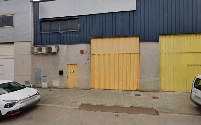 Fotografia tomada fuera de Noyan Lux Madera - Fábrica de muebles en Montcada i Reixac, Barcelona