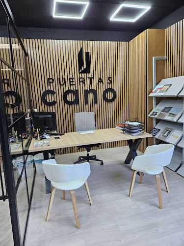 Fotografia tomada fuera de Puertas Cano Cambrils - Carpintería en Cambrils, Tarragona