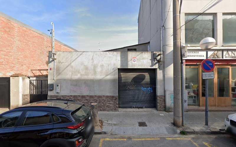 Fotografia tomada fuera de Carpintería Antik - Botiga de mobles en Mollet del Vallès, Barcelona