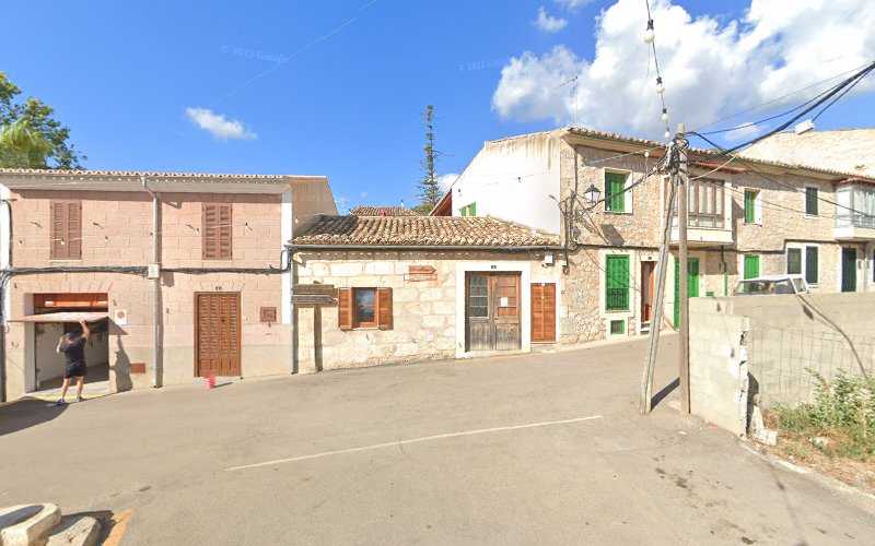 Fotografia tomada fuera de Carpintería Martorell - Tienda de armarios en Caimari, Baleares