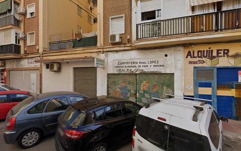Fotografia tomada fuera de Carpinteria Hnos. Lopez - Carpintero en Málaga, Málaga
