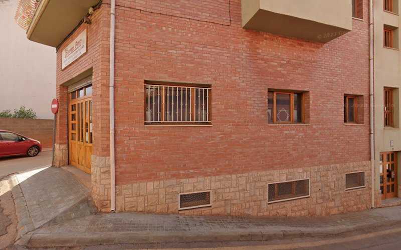 Fotografia tomada fuera de Carpinteria Santiago Perez - Fábrica de muebles en Teruel, Teruel