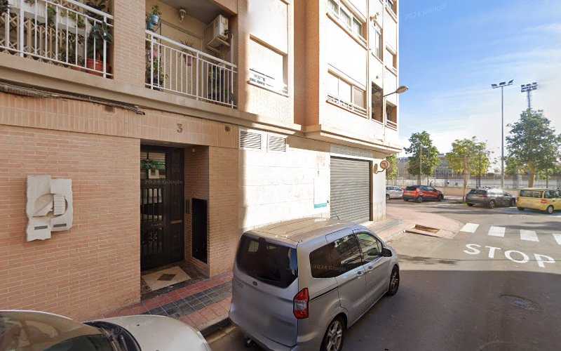 Fotografia tomada fuera de Alutek Montajes - Carpintería metálica y de aluminio en Albal, Valencia