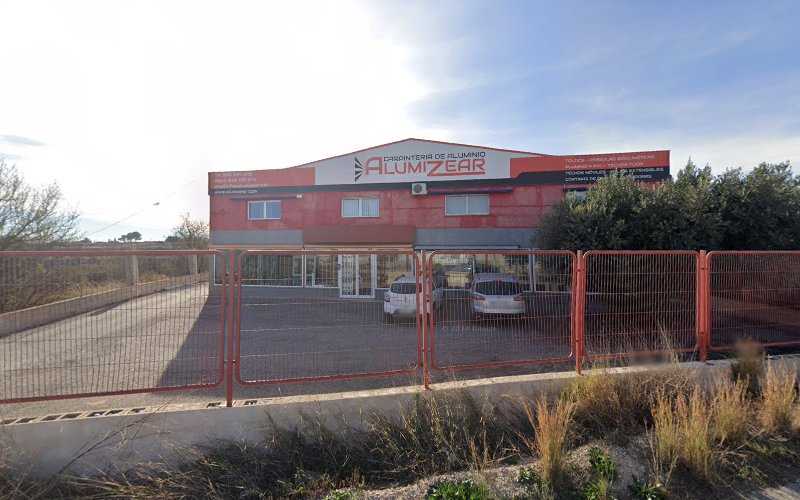 Fotografia tomada fuera de Alumizear s.l - Carpintería metálica y de aluminio en Agost, Alicante