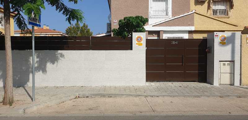 Fotografia tomada fuera de Cerrajeria Metalica Lecor - Carpintería metálica y de aluminio en Agost, Alicante