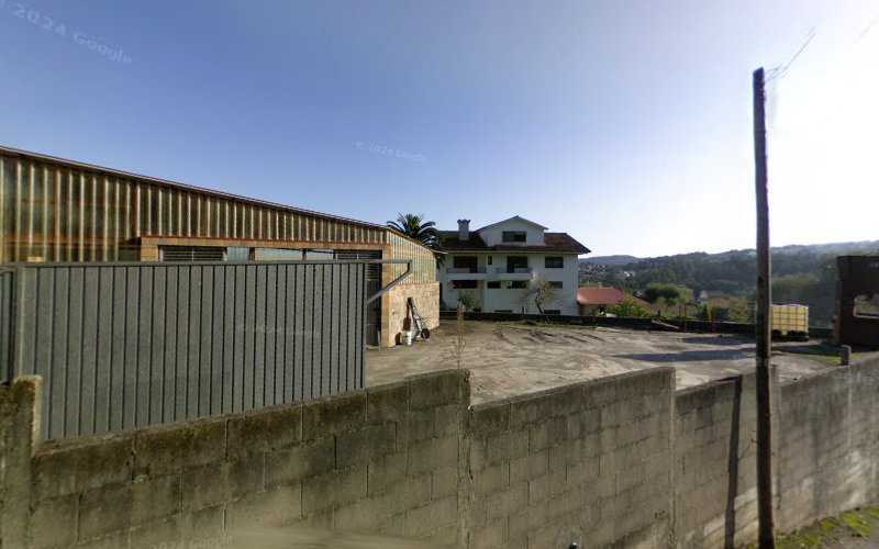 Fotografia tomada fuera de FIGUEROA interiorismo en madera - Carpintería en Vigo, Pontevedra